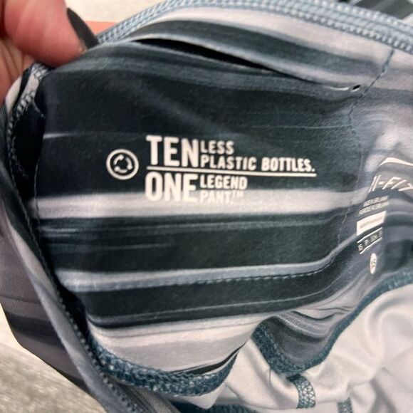 Nike Dri-FIT Legend Capris XS Gray Black Striped Workout Leggings - Picture 8 of 10